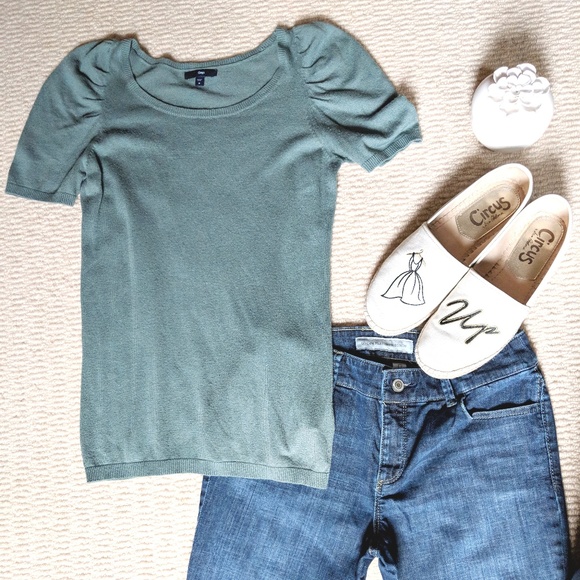 GAP Sweaters - ⬇️$20 Gap Sage Green Sweater - Short Sleeve